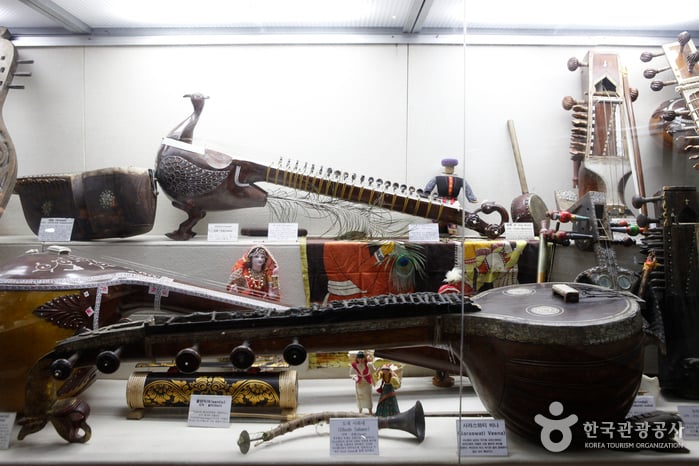 Musée des instruments folkloriques du mo...