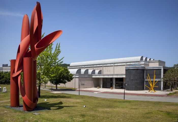 Wooyang Art Museum (우양미술관)