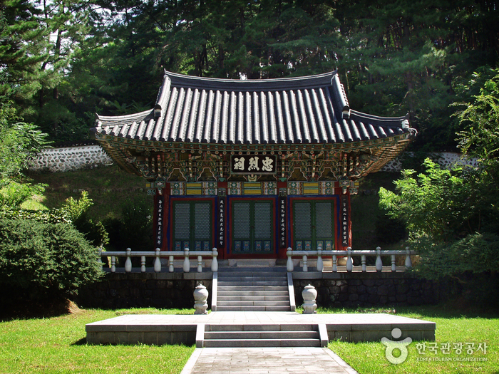 Chungnyeolsa Temple (충렬사)