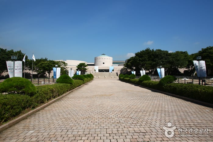 National Museum of Modern and Contemporary Art, Gwacheon [MMCA Gwacheon] (국립현대미술관 (과천관))