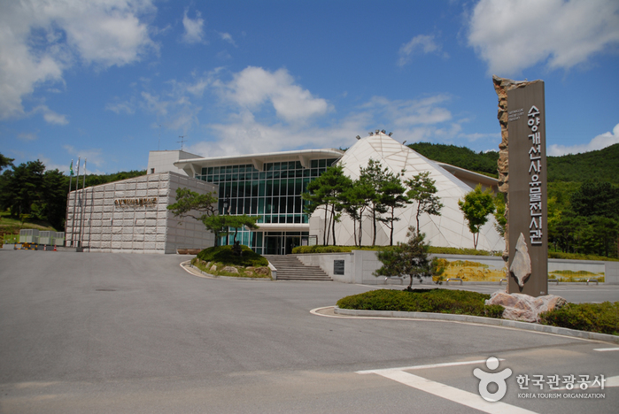 Suyanggae Prehistory Museum (수양개선사유물전시관)