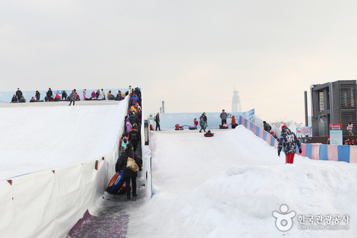 纛島漢江公園雪橇場(한강공원 뚝섬 눈썰매장)
