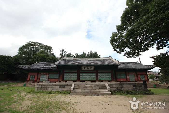 Munmyo Confucian Shrine and Seonggyungwan National Academy (서울 문묘와 성균관)