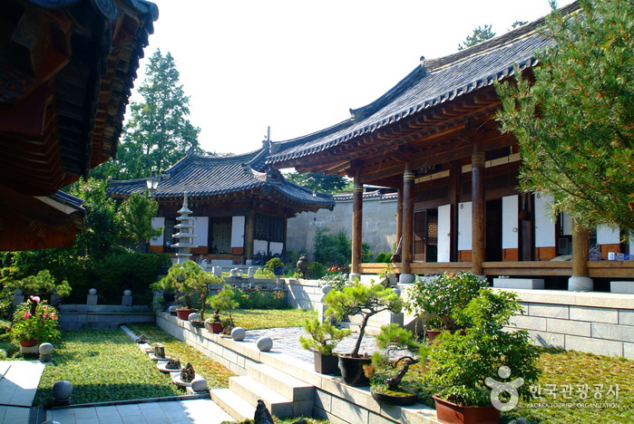Jangjeon Art Museum (장전미술관 (구, 남진미술관))