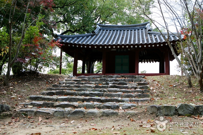Myeonangjeong Pavilion (면앙정)