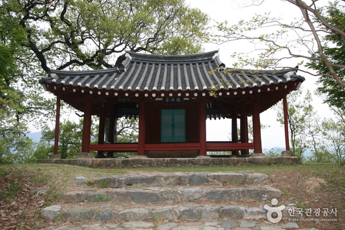 Myeonangjeong Pavilion (면앙정)