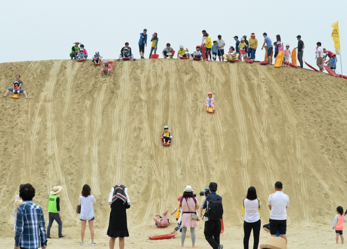 Haeundae Sandfestival (해운대 모래작품 전시회)
