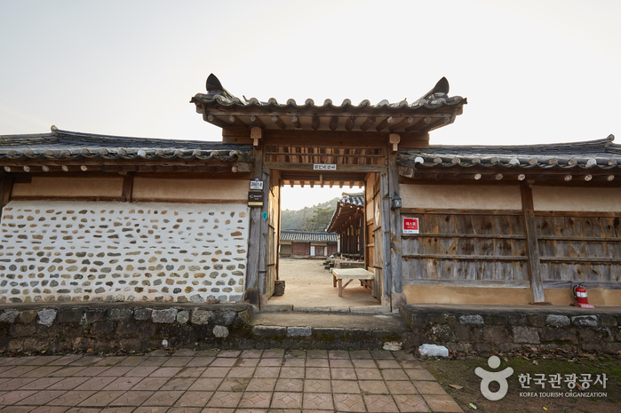 Jeongjae Head House [Korea Quality] / 정재종택 [한국관광 품질인증]