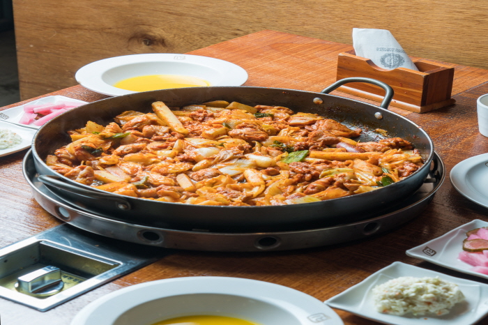 Ildossi Dakgalbi-Gwanghwamun Branch (일도씨닭갈비 광화문점)