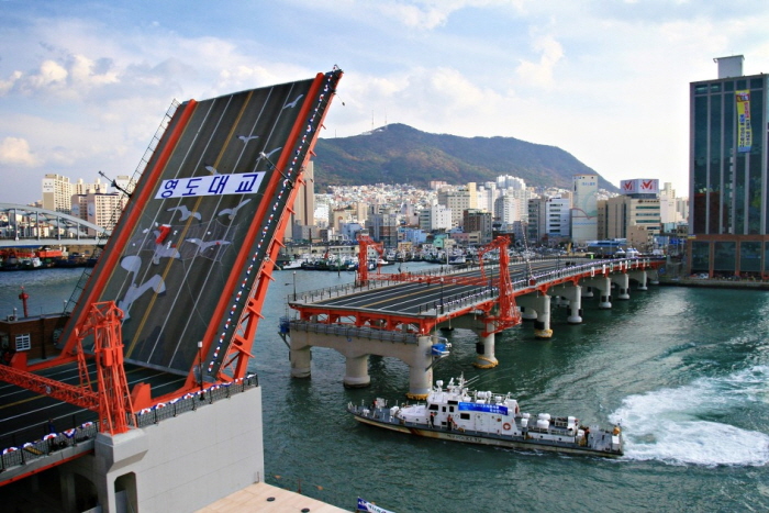 Yeongdodaegyo Bridge (영도대교)