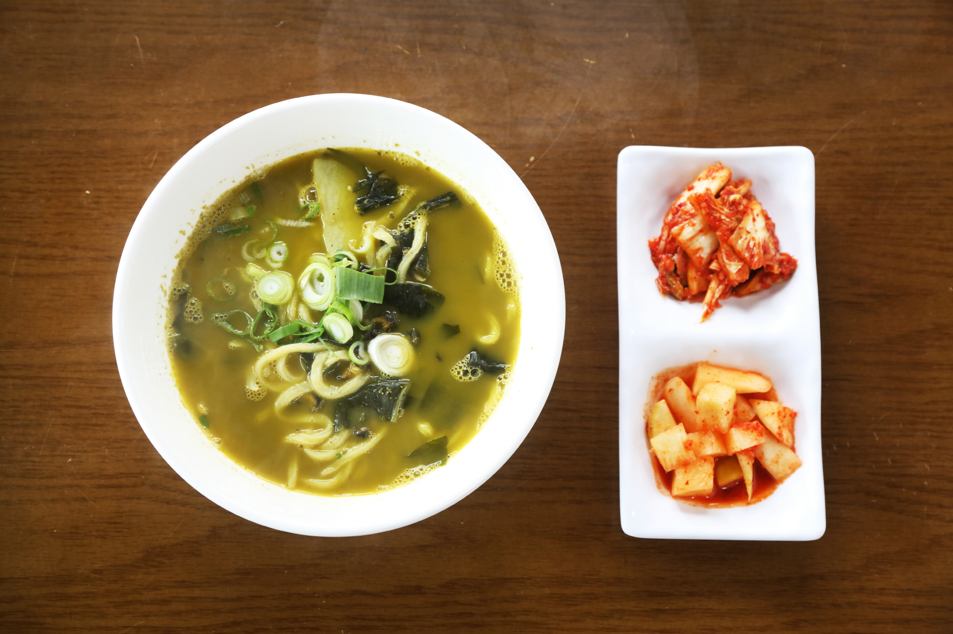 Seongsan Bom Rice Porridge & Noodle Soup (성산봄죽칼국수)