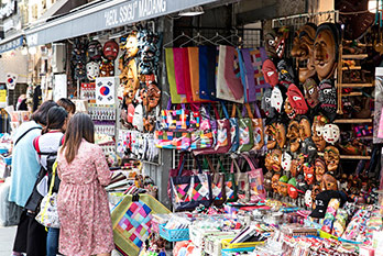 Insa-dong Street souvenir shop