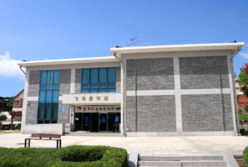 Ganghwa Literary Museum sitting close to Goryeo Palace Site