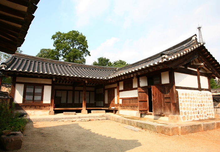 the main building of Yongheunggung House