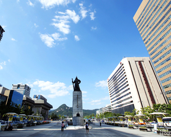 Gwanghwamun Square (Credit: Seoul Tourism organization)