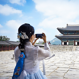 只要身着韩服，就能免费参观首尔各大古宫！还能再古宫中拍下人生美好瞬间！