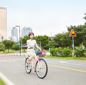 體驗漢江公園特色活動1 – 沿著漢江騎乘自行車