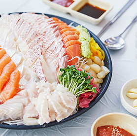 Try hoe at a Korean fishery market! Add maeuntang to your order for a hearty meal