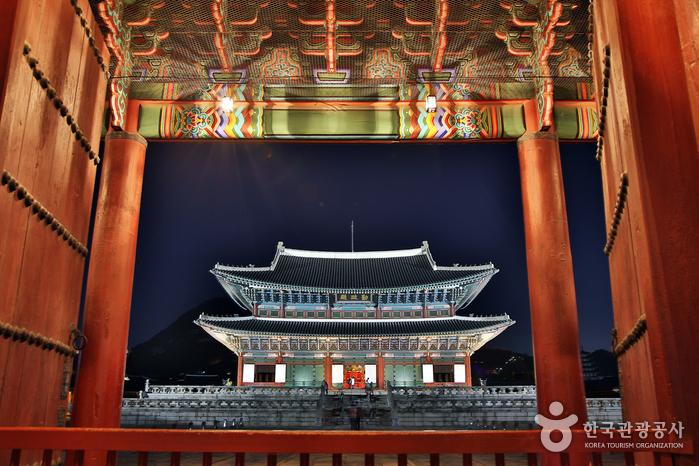 新着情報 韓国観光公社公式サイト 素晴らしい夜の王宮の風情を満喫しよう 4月1日から景福宮夜間観覧開始 韓国観光公社公式サイト